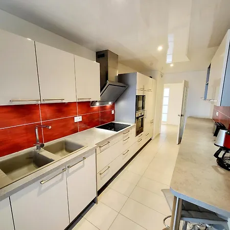 T3 Avec Terrasse, Garage - La Chaume - Fr-1-92-765