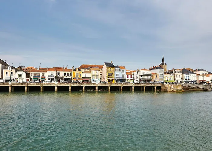 Apartamento T3 Avec Terrasse, Garage - La Chaume - Fr-1-92-765 *